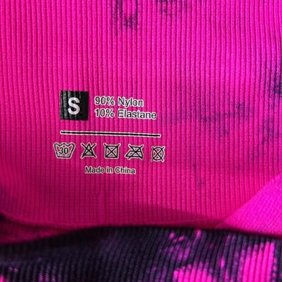 Unbranded NWOT booty scrunch shorts women’s small - Picture 4 of 4